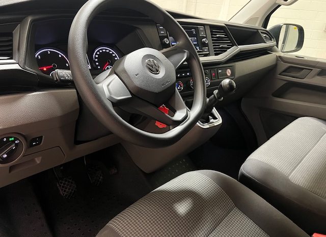 VOLKSWAGEN – TRANSPORTER L2H1, 2.0 TDI, 150 CV, 9 PLAZAS lleno